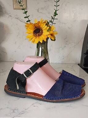 ZERO InMARIA CORNEJO Navy Blue and Black Closed-Toe Sandals